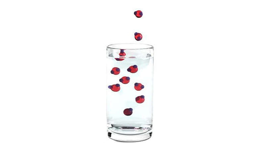 Glass of water with red berries illustrating hydrogen as therapeutic antioxidant benefits.